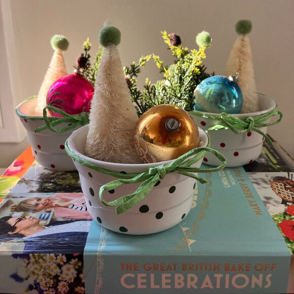 Vintage Christmas Decor - Set of 3 Polka Dot Pots with Trees and Ornament - Picture 1 of 11